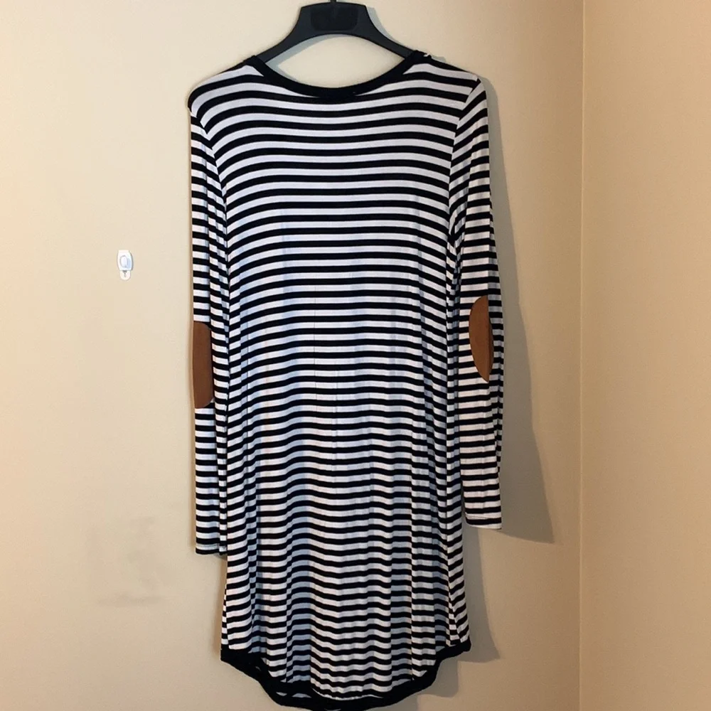 Black and White Ovi dress - Picture 2 of 5